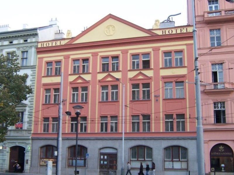 Hostel Junior Prag Exteriör bild