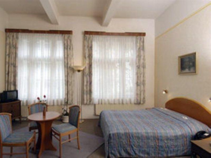 Hostel Junior Prag Exteriör bild