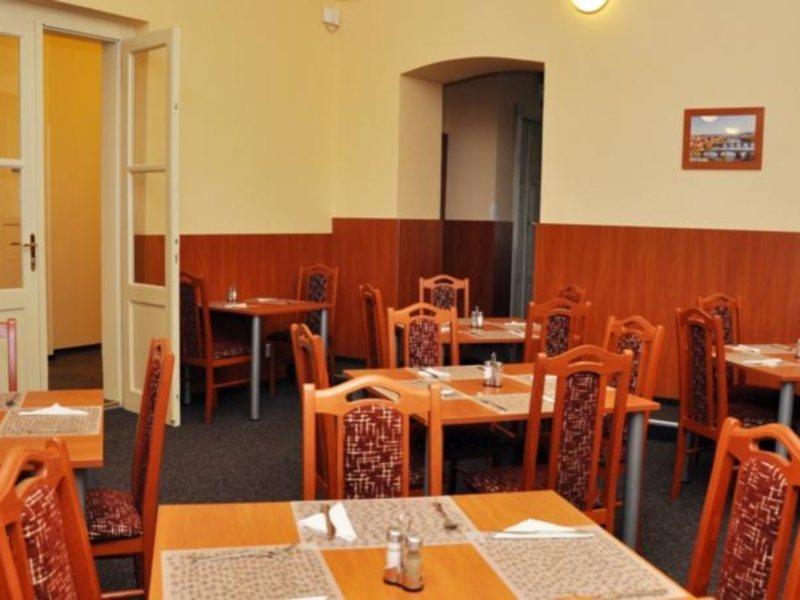 Hostel Junior Prag Exteriör bild